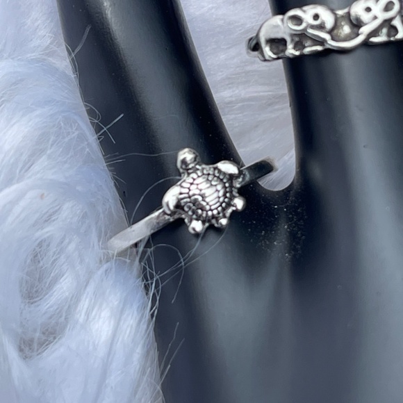 NEW 3/$12 Silvertone Band Rings Size 6 - Picture 3 of 10